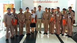 ผู้บริการและนักเรียน จากกรมอุทกศาสตร์ กองทัพเรือ เยี่ยมชมผลงานวิจัยของ ศูนย์นาโนเทคโนโลยีแห่งชาติ (นาโนเทค) สวทช. 